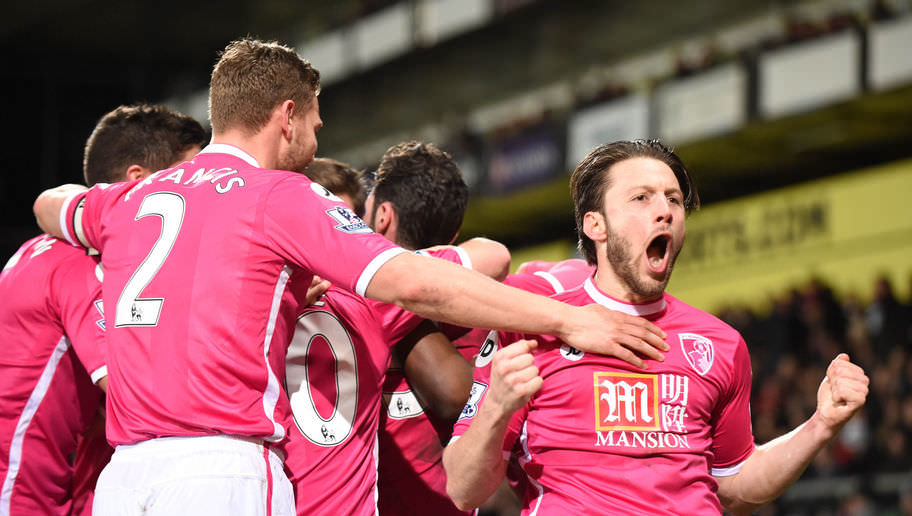 Áo bóng đá màu hồng của Bournemouth